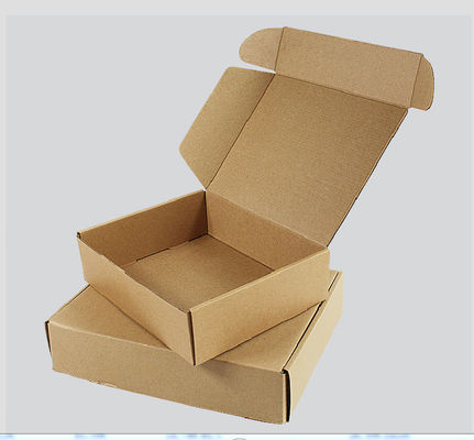 Οι πτυχές ζάρωσαν επάνω τη ναυτιλία Mailer λογότυπων συνήθειας κιβωτίων δώρων ιματισμού PMS