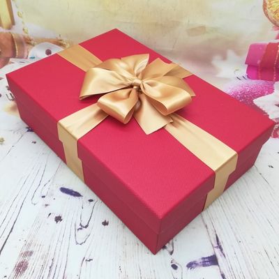 Ροδανιλίνης κιβώτια συσκευασίας δώρων καλτσών CMYK Χριστουγέννων σε κυματοειδές πανό