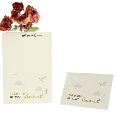Η κάρτα πρόσκλησης γαμήλιου 350gsm Kraft εγγράφου γενεθλίων με τυλίγει